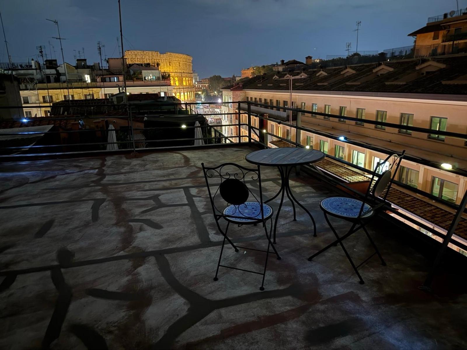 Attico Loft & Rooftop Colosseo Рим Екстериор снимка